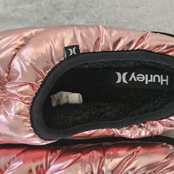 NEW Hurley Puffy Pink Slides Size Large - Picture 2 of 3